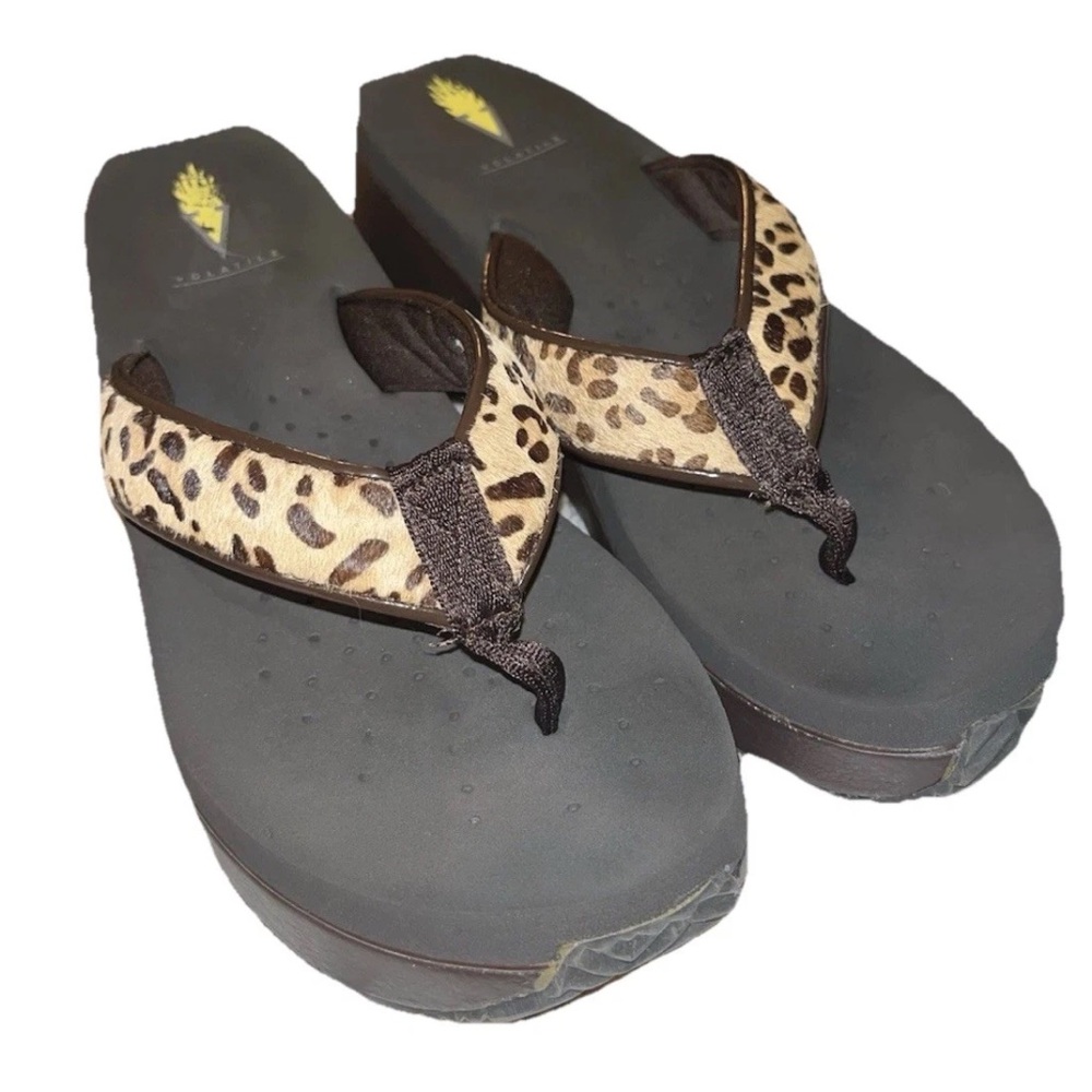 Volatile Women's Leopard Print High Wedge Platform Flip Flops Size 7 EUC Y2K